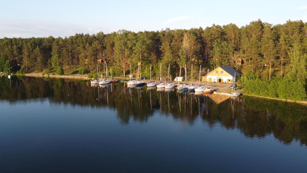 Schadzka W Dwunastce Z Widokiem Na Jezioro บอร์ส ภายนอก รูปภาพ